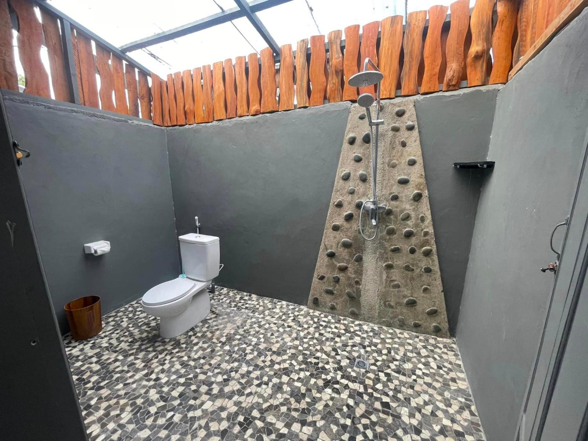 Supersuck Hotel Maluk Dış mekan fotoğraf